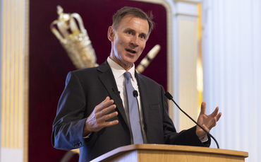 Jeremy Hunt to hold summit with bank CEOs over dwindling valuations